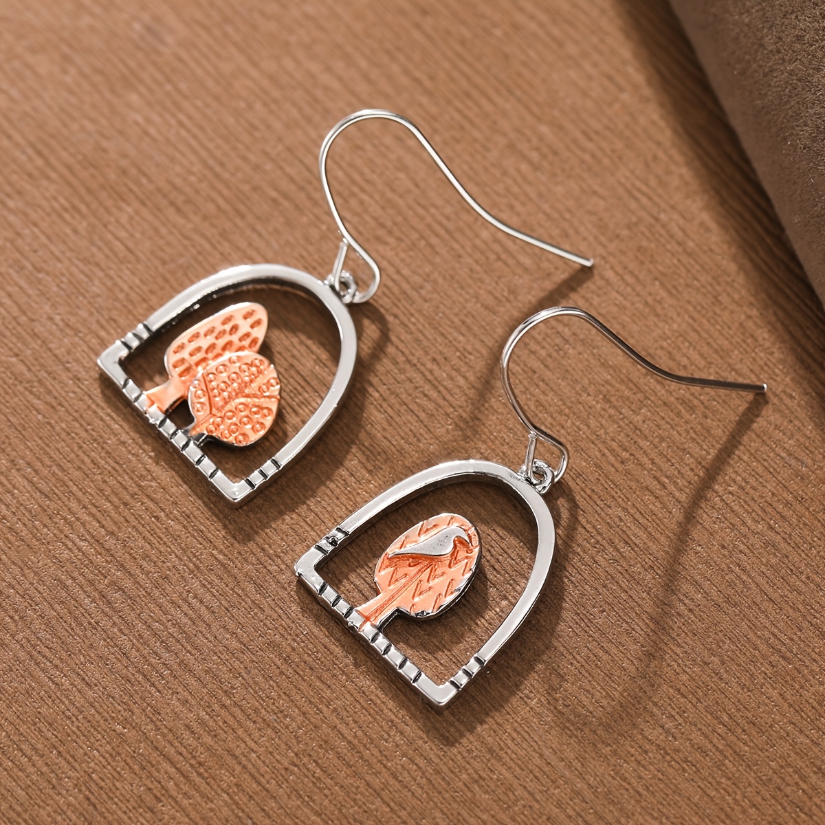 Women's Retro Pastoral Forest Bird Tree Relief Earrings